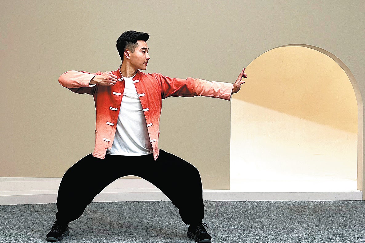 Fitness content creator Li Jianlin demonstrates baduanjin