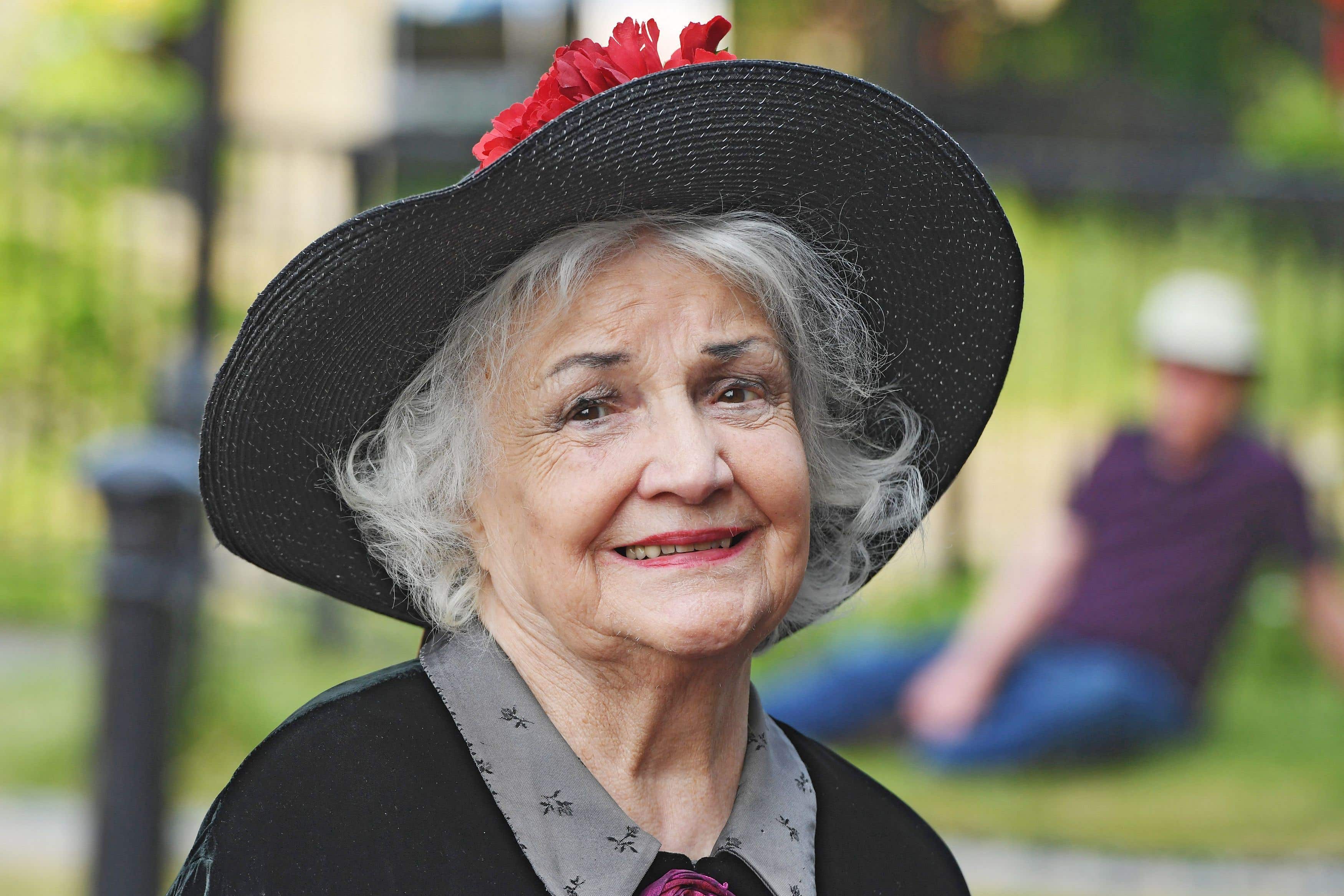 Jean Boht, star of the hit sitcom Bread, dies a month after her husband Carl Davis - Vimarsana News