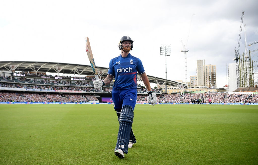 Stokes left the field to a standing ovation