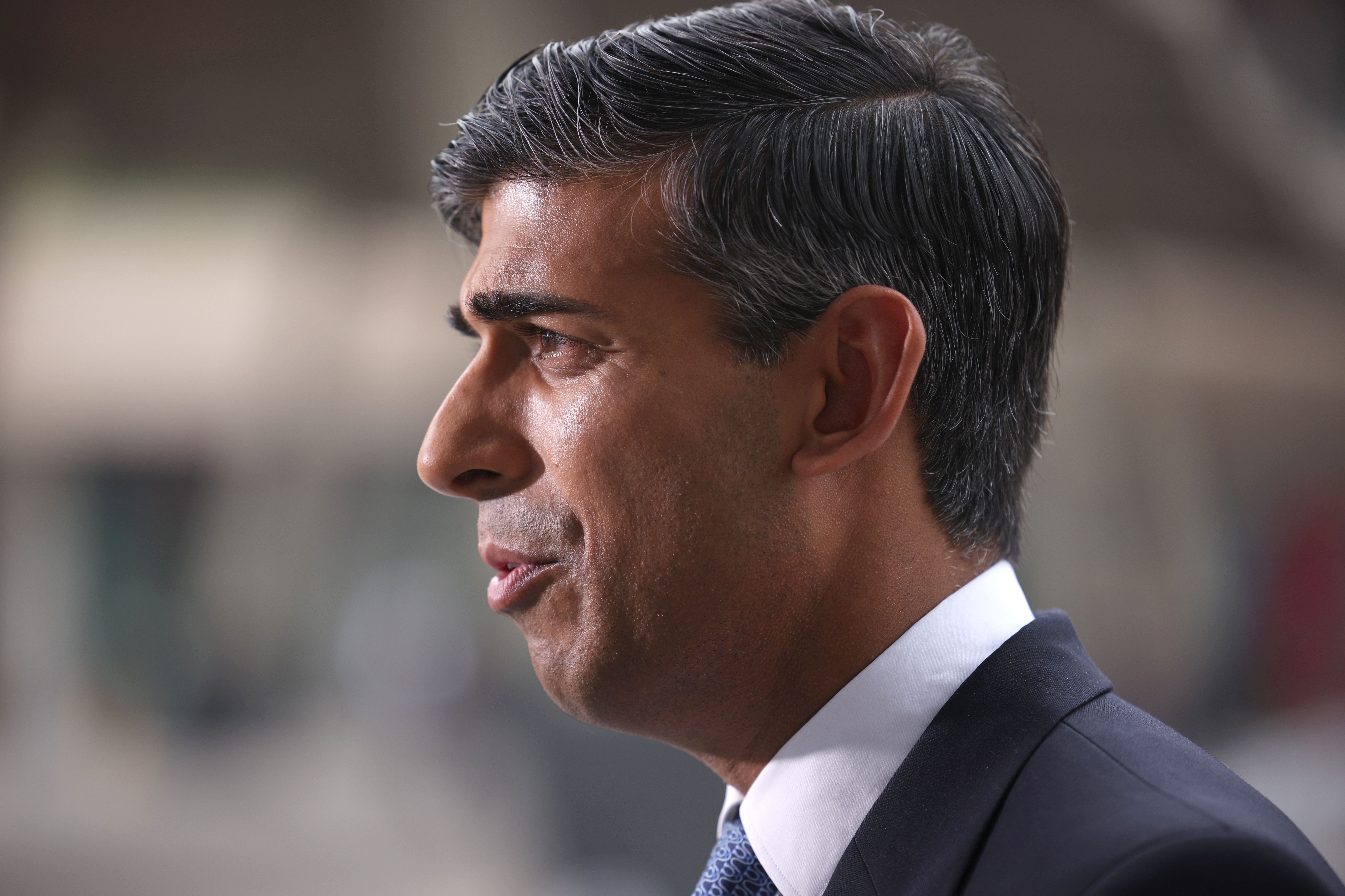 Rishi Sunak has been urged to clarify the government’蝉 stance on HS2