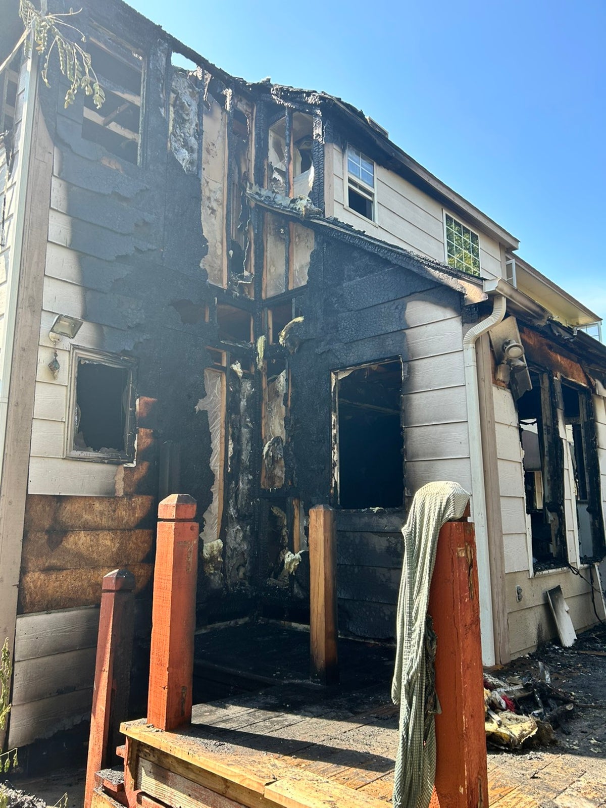 Couple’s house burns down in fire – but one tiny trick leaves bathroom untouched