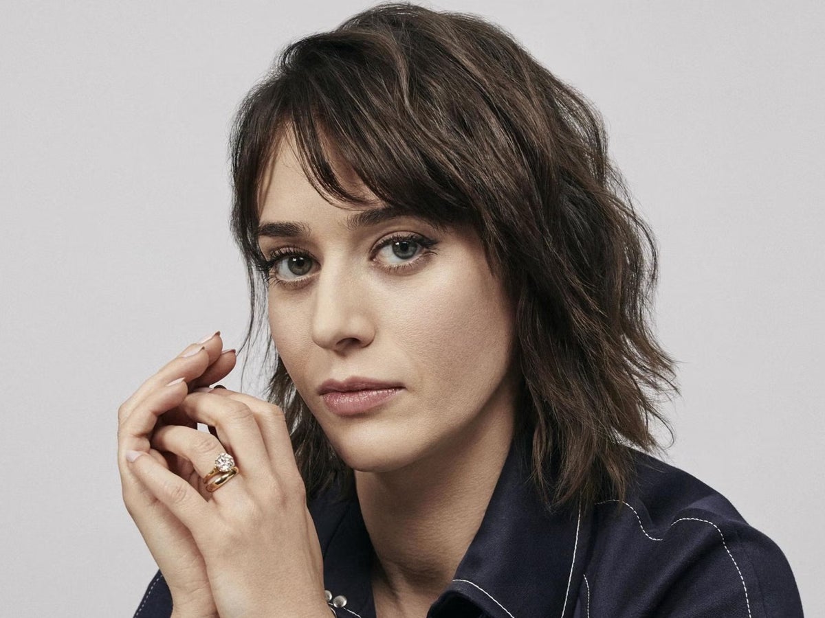 Lizzy Caplan: 'After Mean Girls, I didn't work again until I dyed my hair blonde and got a spray tan' | The Independent | The Independent