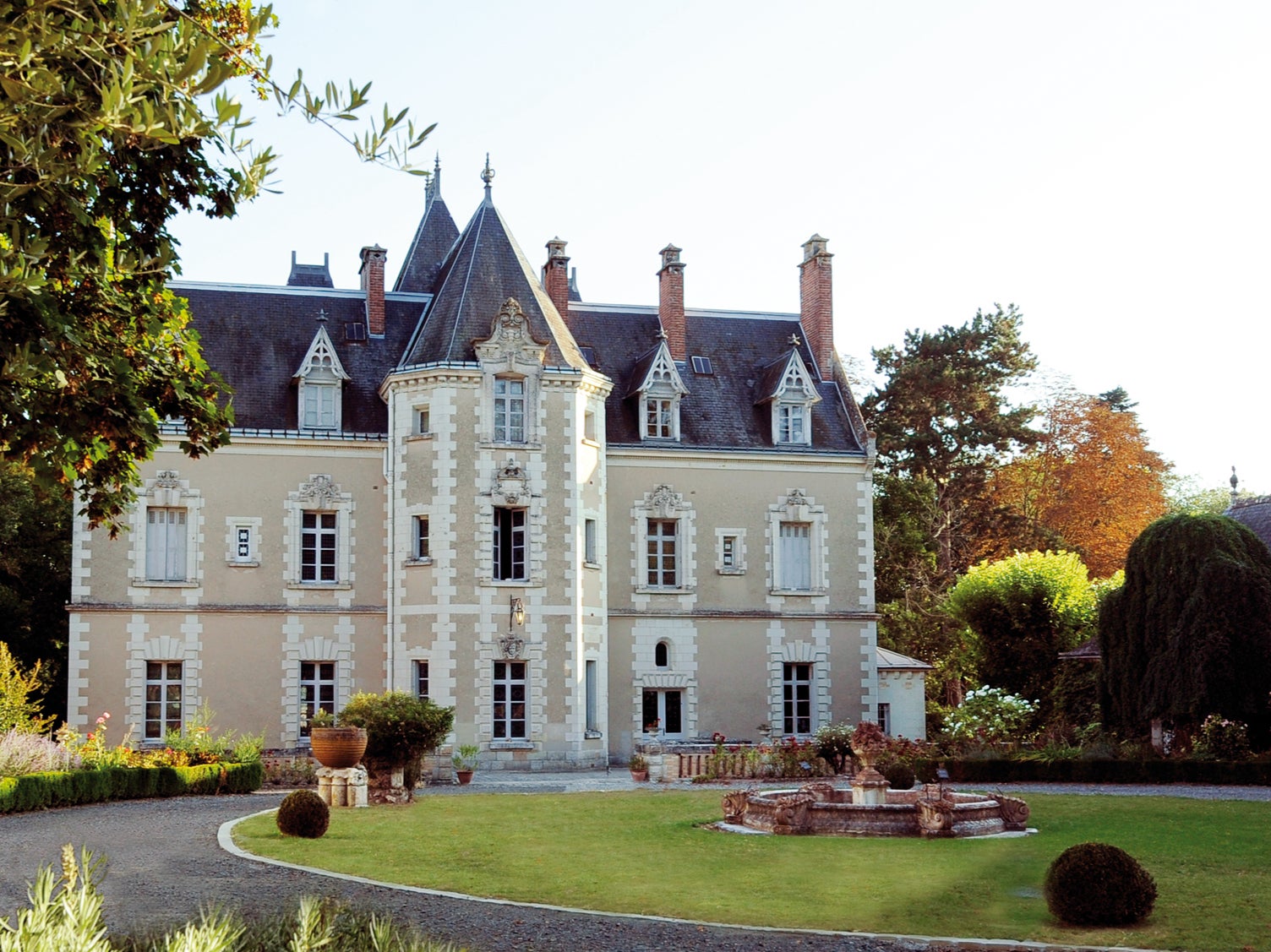 A huge estate, wine tours and locally sourced breakfasts await at Chateau de Fontenay