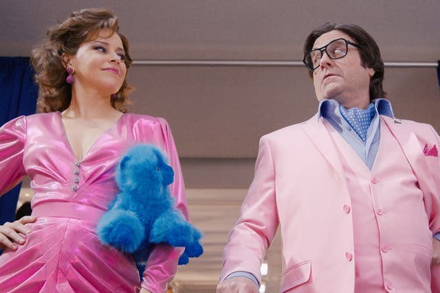 <p>Elizabeth Banks and Zach Galifianakis in ‘The Beanie Bubble'</p>