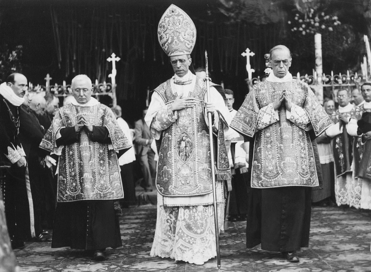 Letter showing Pope Pius XII had detailed information from German Jesuit about Nazi crimes revealed
