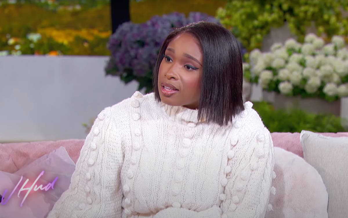 Jennifer Hudson crashes fan’s wedding with surprise performance