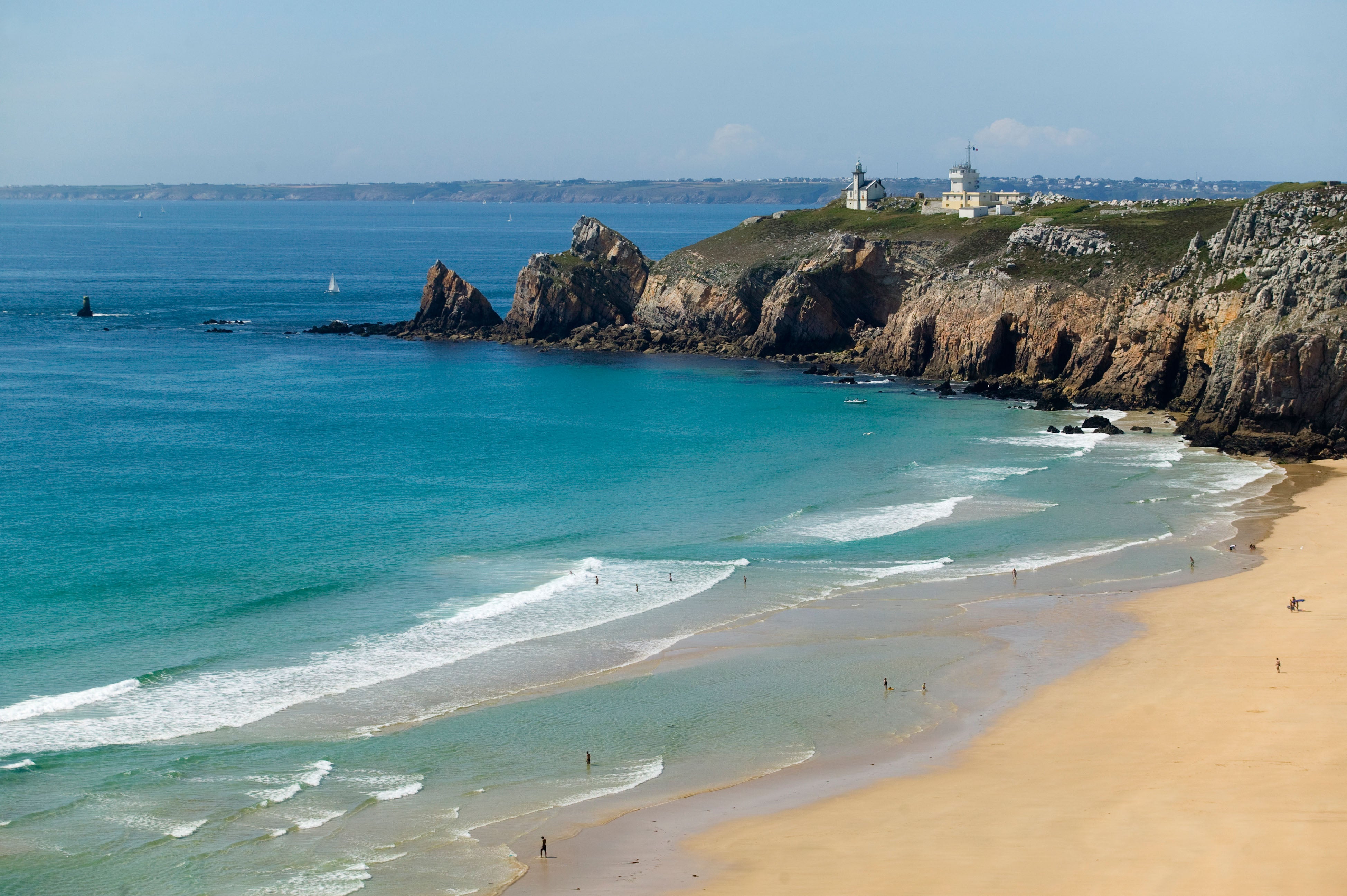 From secluded sands to bustling bays, Britanny boasts the perfect beach for everyone