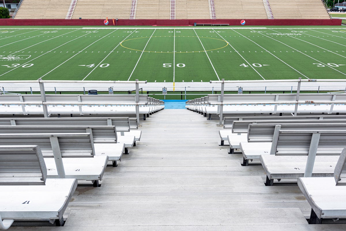 High school football player dies a week after collapse during game ...