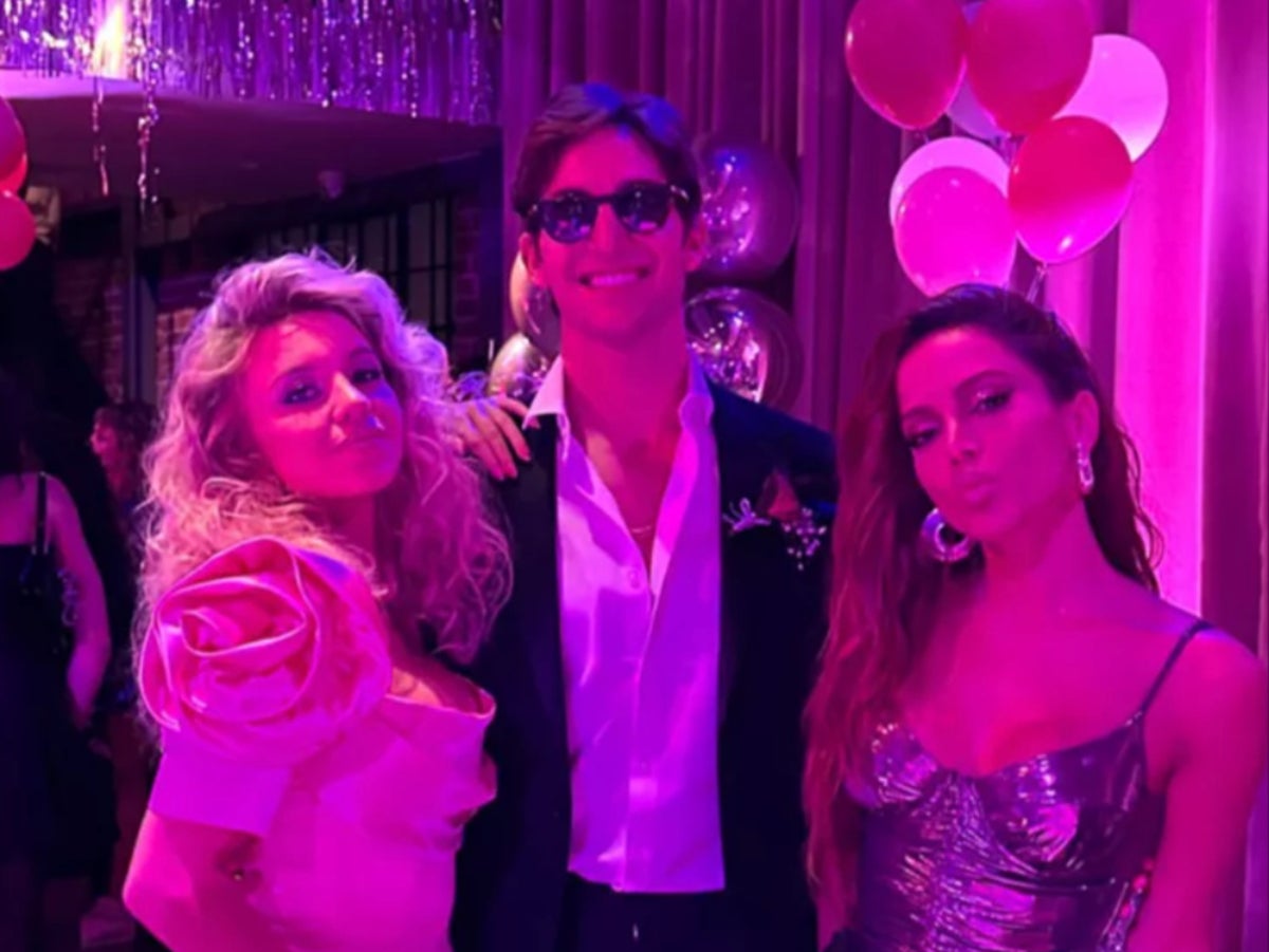 Sydney Sweeney shares photos from ‘80s prom-themed birthday bash