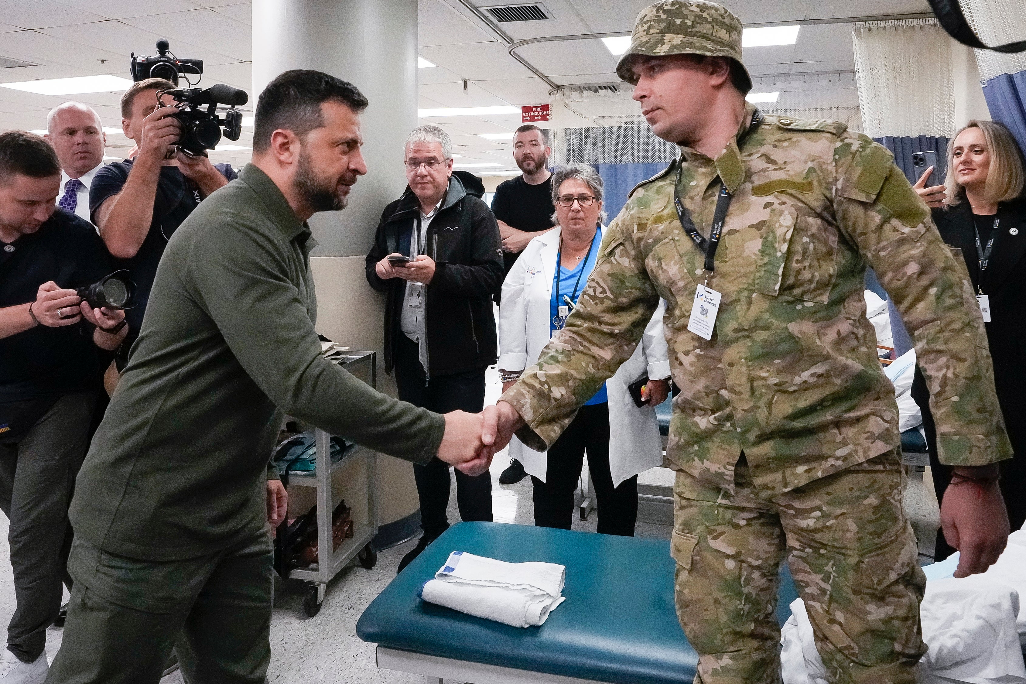 Zelensky visited a hospital where he awarded medals to Ukrainian military members who had lost limbs
