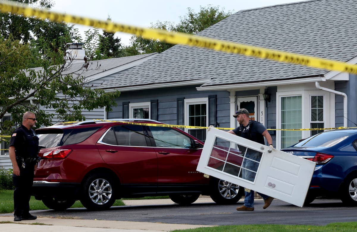 Suspect in family's killing in suburban Chicago dies along with passenger after Oklahoma crash