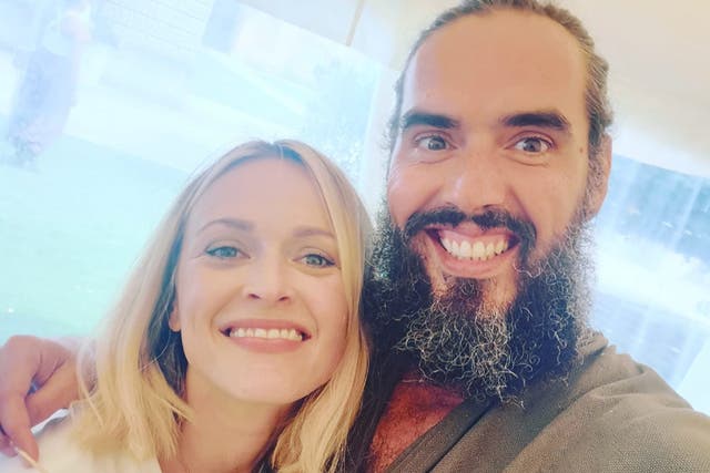 <p>Fearne Cotton and Russell Brand in 2019</p>