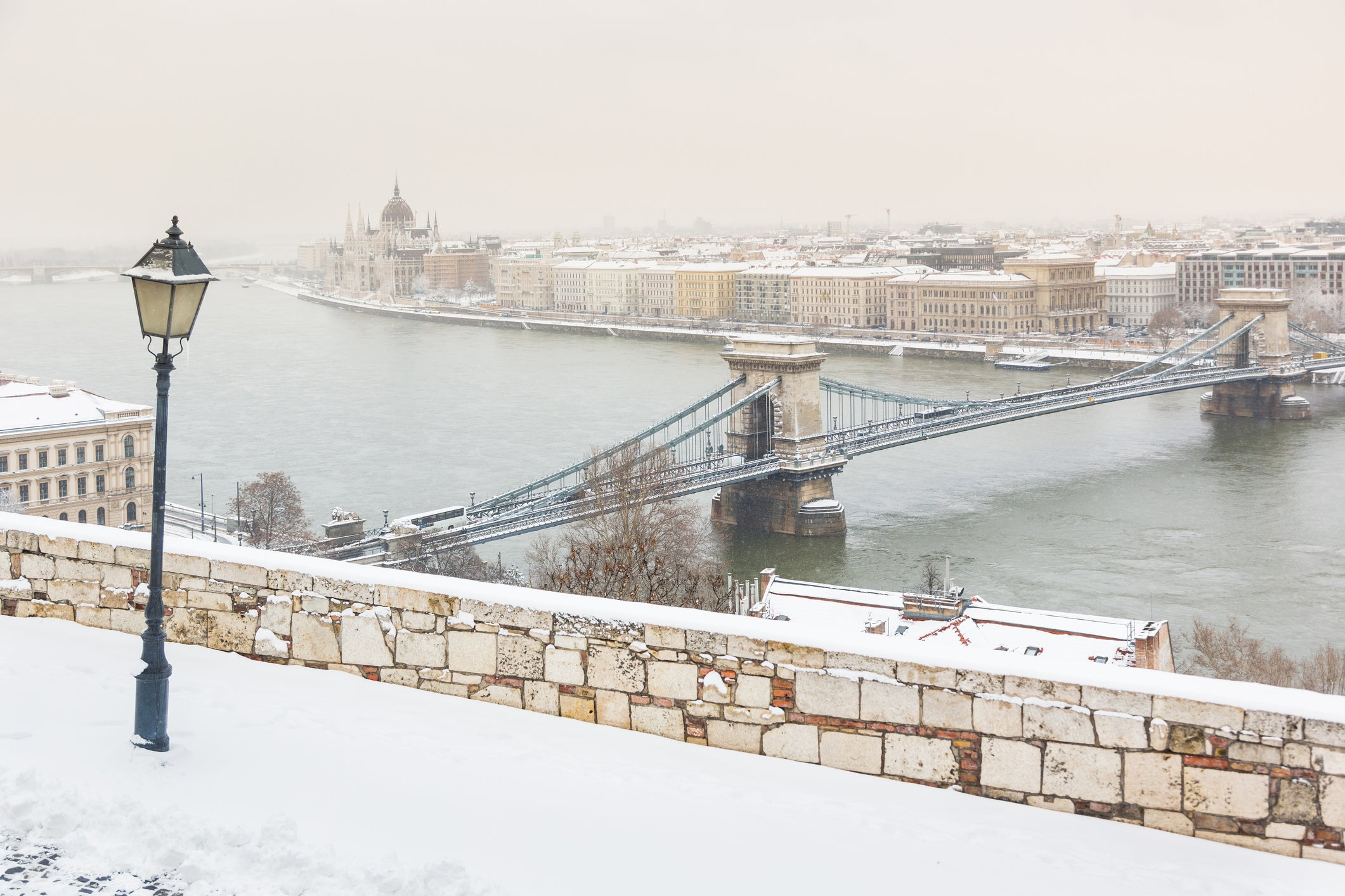Yuletide markets, enchanting castles and folklore shows await on the Danube