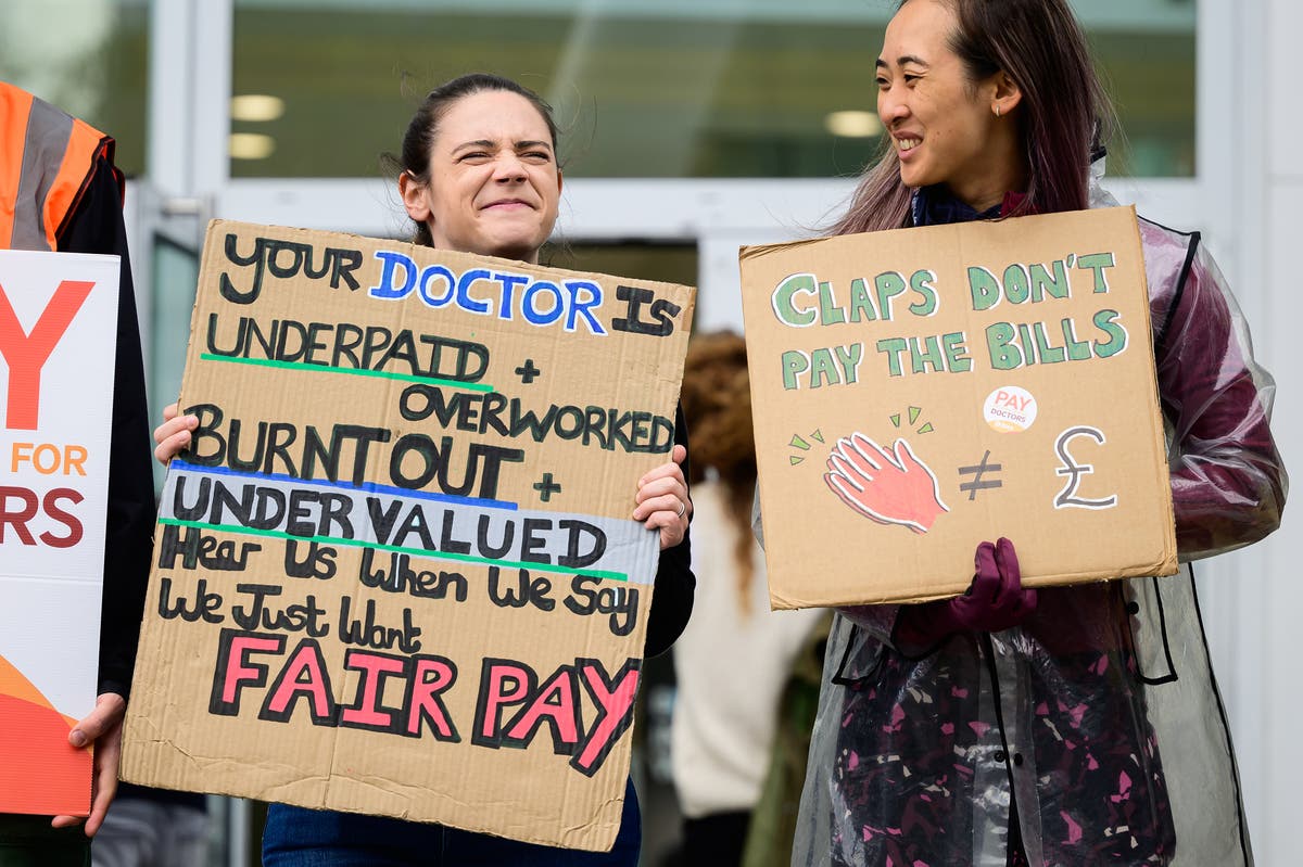  NHS pays doctor £7,900 for one shift to cover striking colleagues