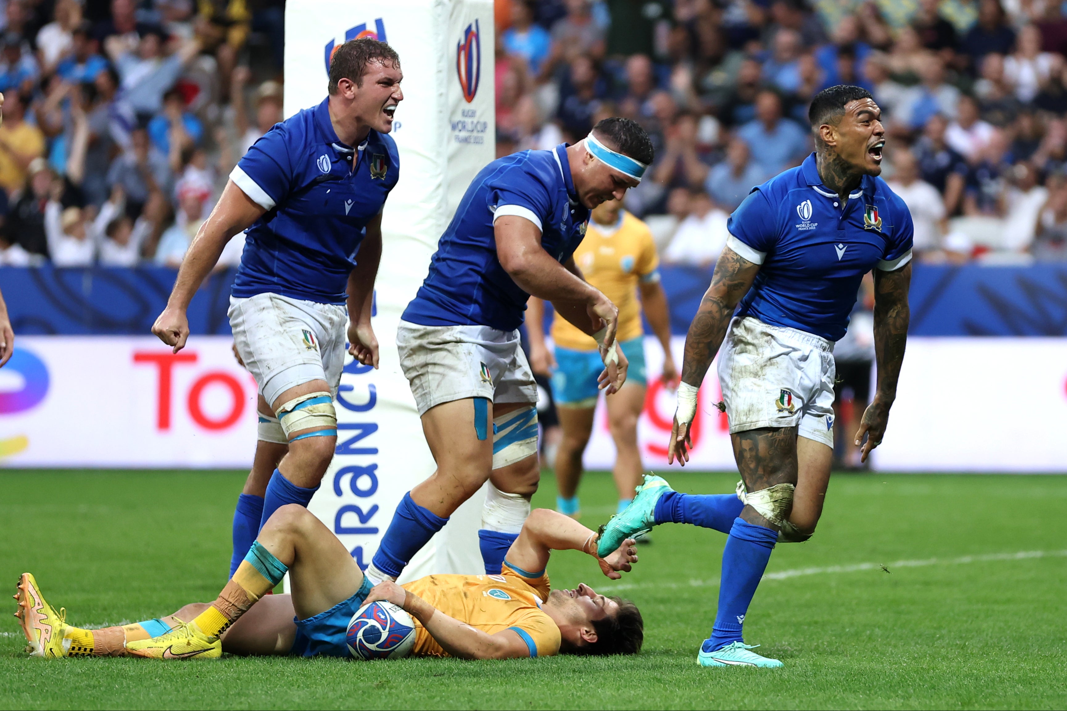 Monty Ioane celebrates scoring Italy’s third try against Uruguay