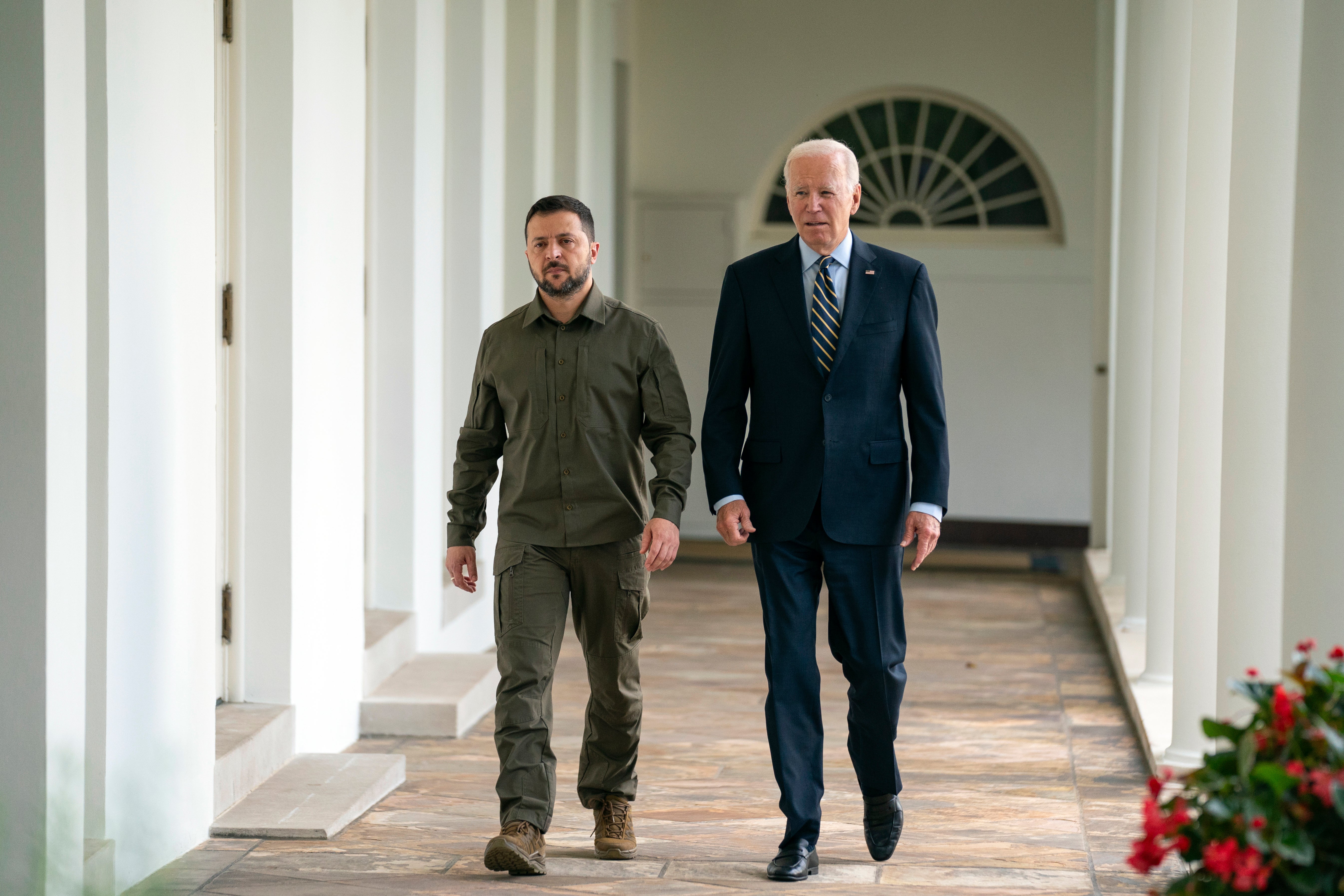 Ukrainian President Volodymyr Zelensky (L) walks with U.S. President Joe Biden down the colonnade to the Oval Office during a visit to the White House September 21, 2023 in Washington, DC.