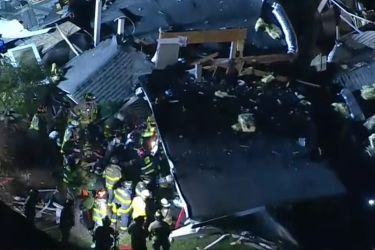 New Jersey house explodes with six people inside | The Independent