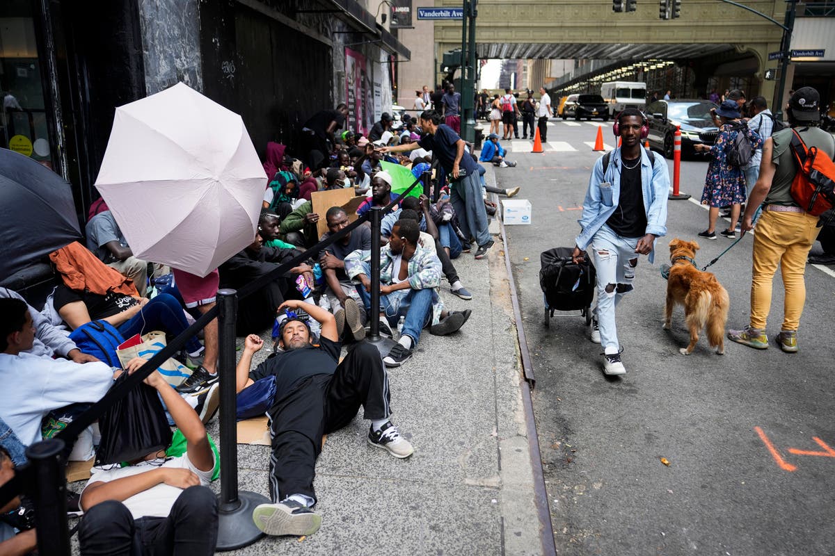 As foreign minister speaks at UN blocks away, Venezuelan asylum-seekers strain New York City