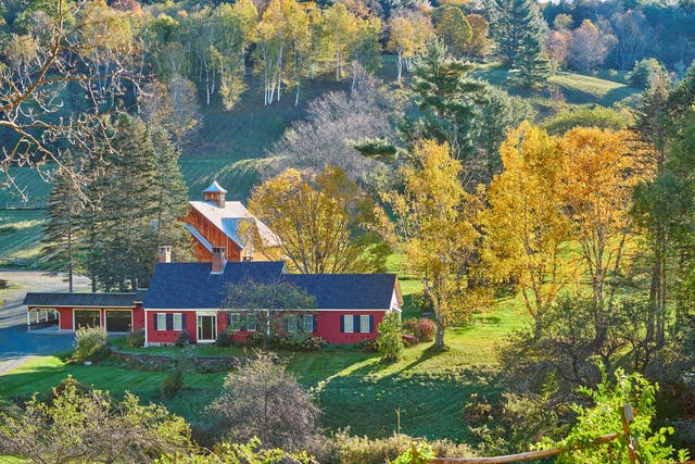 <p>Each year, hundreds of tourists flock to get a glimpse of Vermont’s scenic Sleepy Hollow Farm during the fall </p>