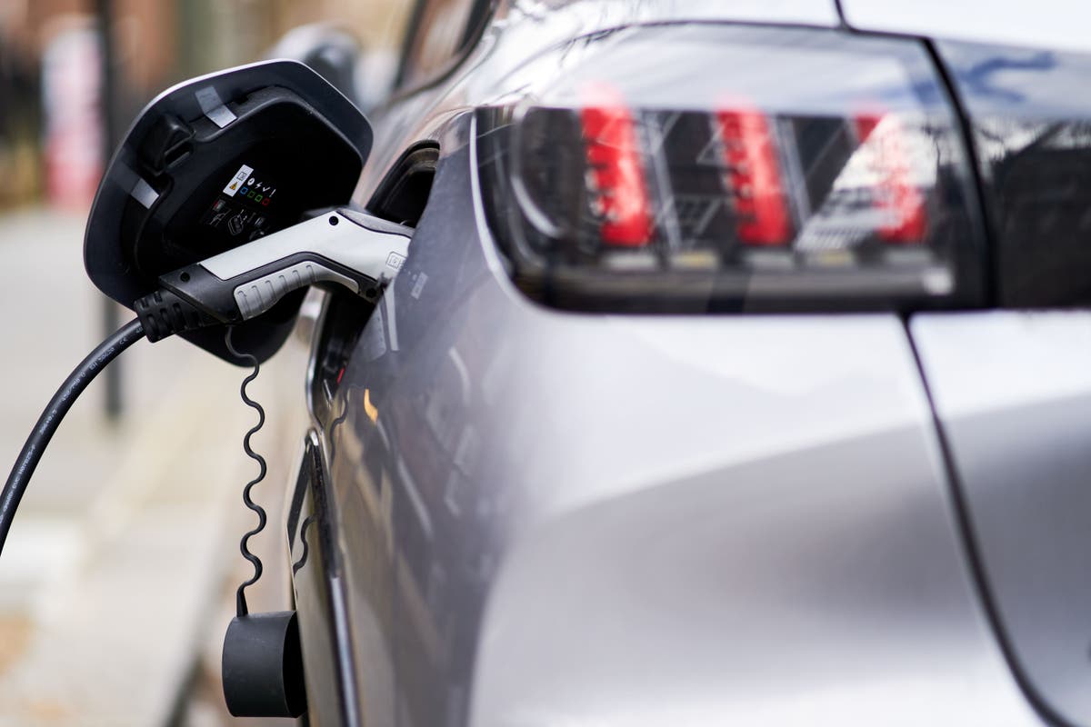 Scottish Government could miss electric car-charging target by 12 years &ndash; Tories