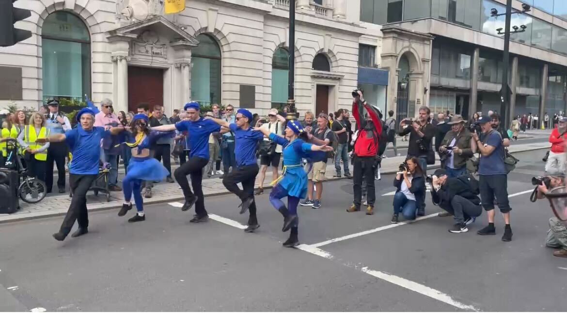 Dance Europa provided non-stop entertainment for the thousands of Remainers who turned up to the Rejoin march