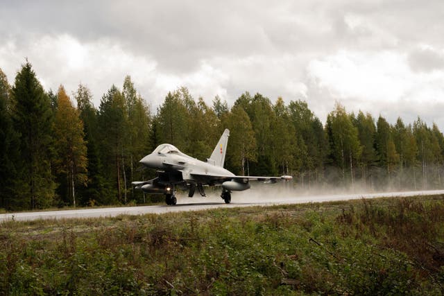 <p>One of the jets touches down</p>
