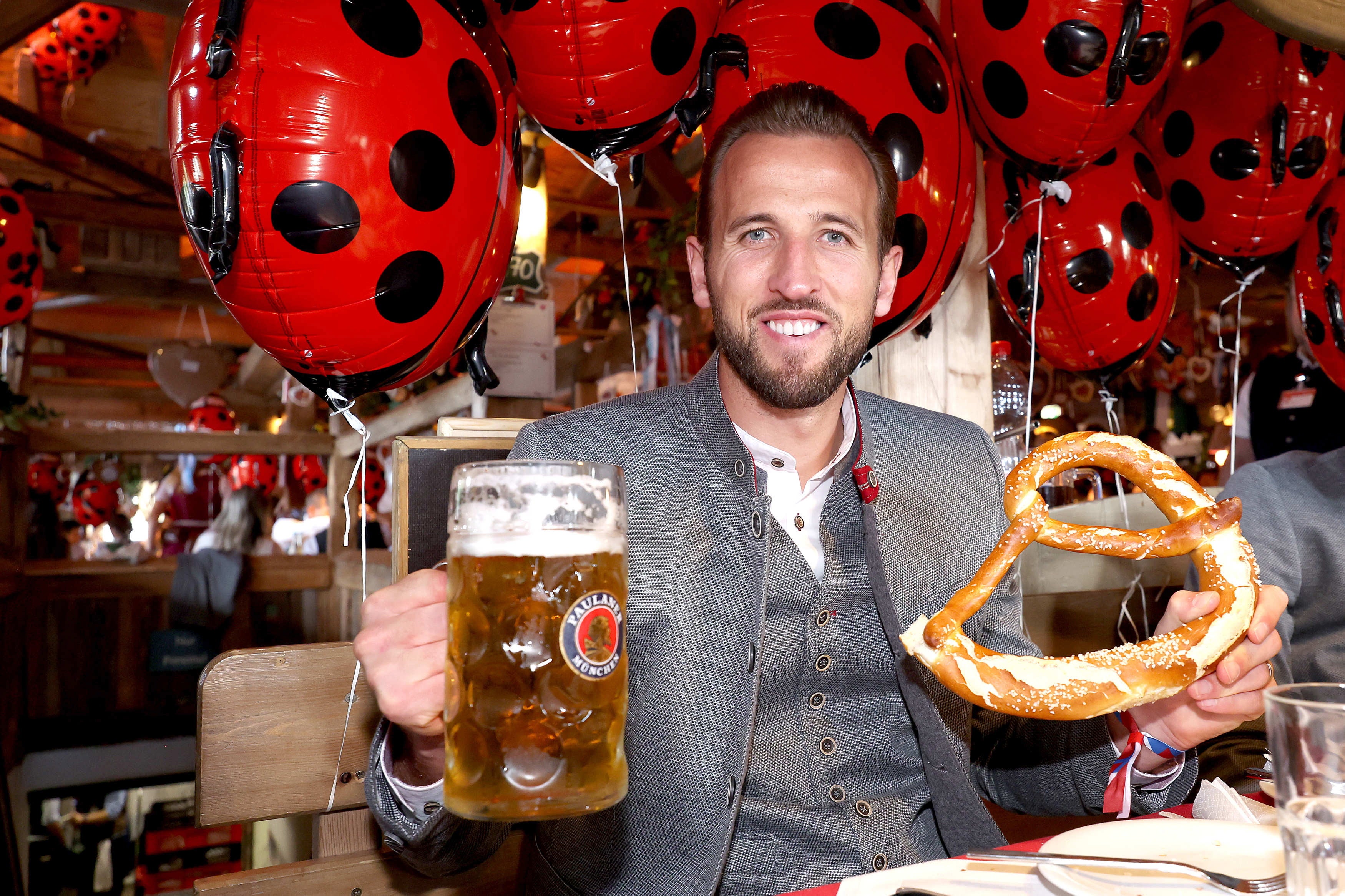 Kane enjoys the traditions of Oktoberfest in Munich