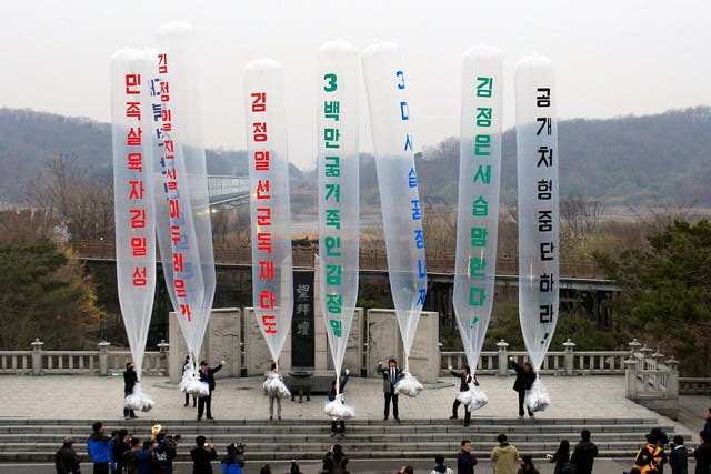 <p>South Korean conservative activists prepare to release balloons carrying leaflets condemning Kim Jong-un</p>