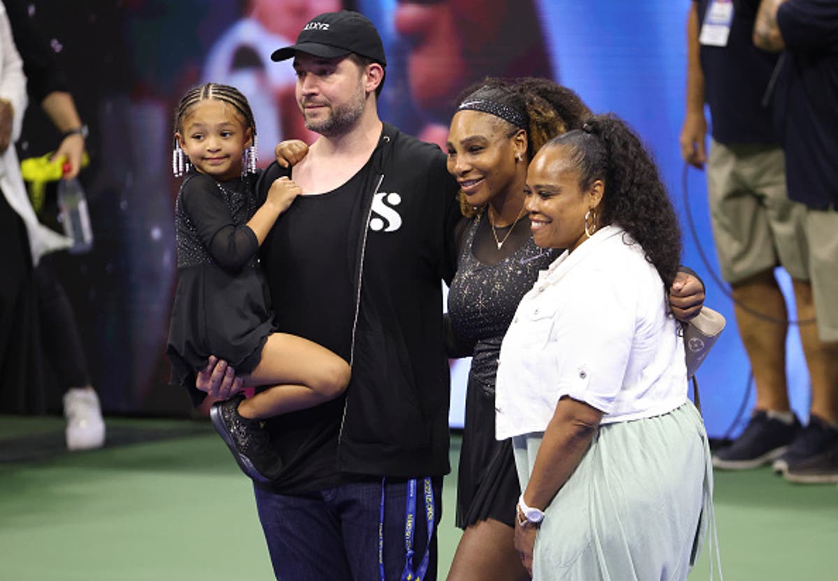 Serena Williams’ daughter Olympia practices tennis while her dad is a ‘ball boy’