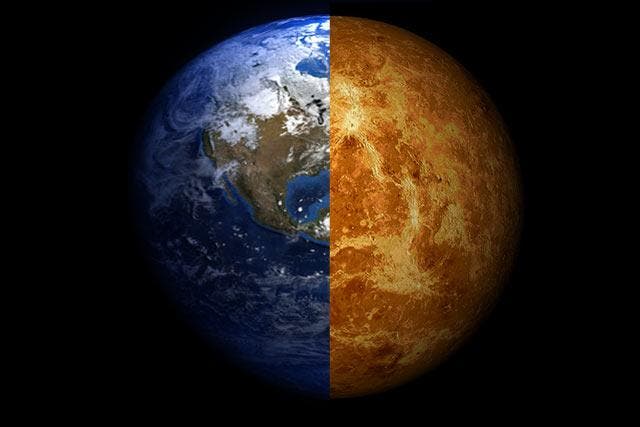 <p>Imagen compuesta muestra los planetas Tierra y Venus.</p>