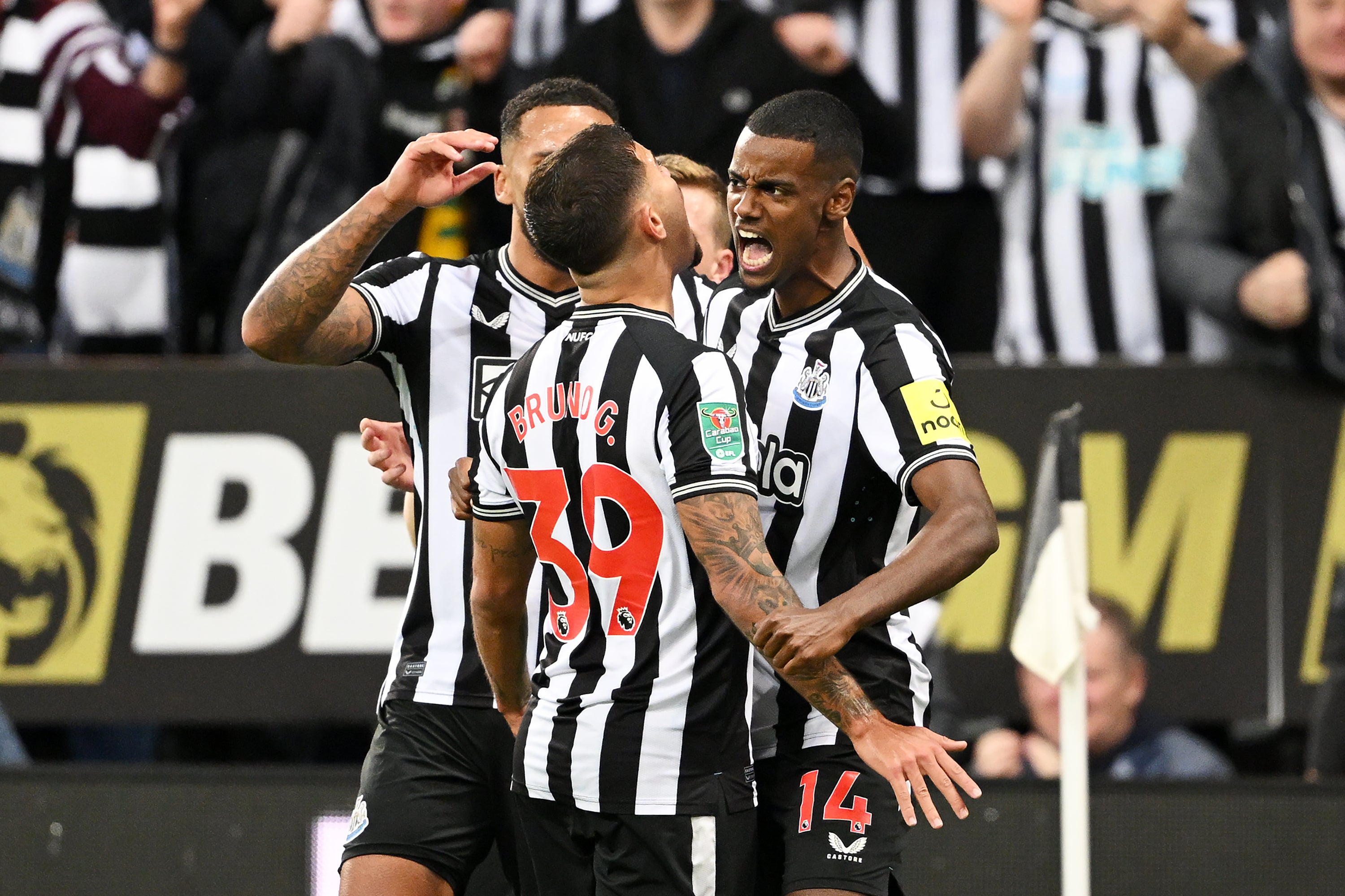 <p>Newcastle players celebrate after Alexander Isak’s winnning goal</p>