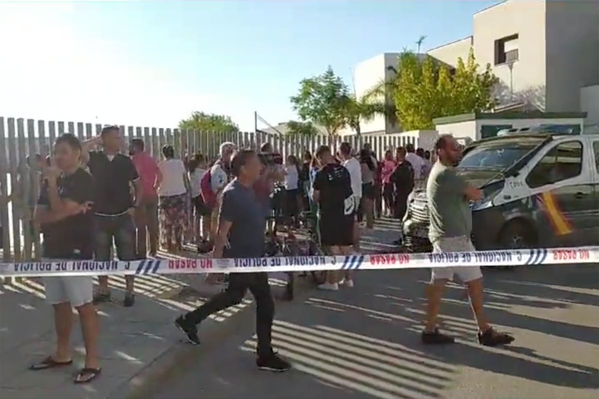 スペインの学校で教師３人と生徒１人が十代の少年にナイフで刺される