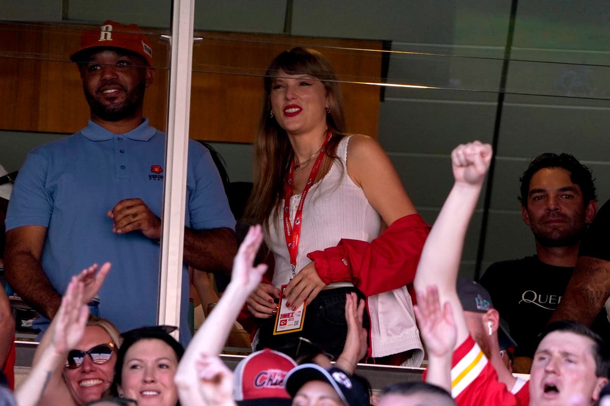 After singer Taylor Swift became a fan, Travis Kelce jersey sales jump 400%