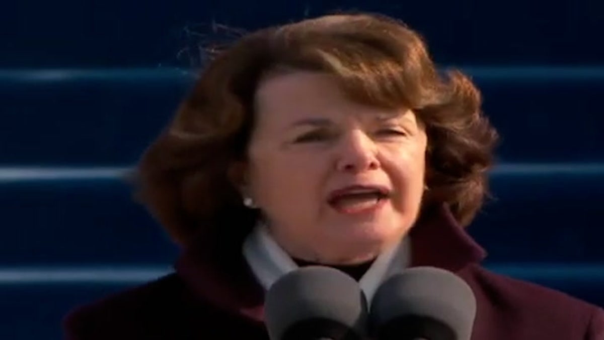 Moment Dianne Feinstein becomes first woman to open presidential inauguration