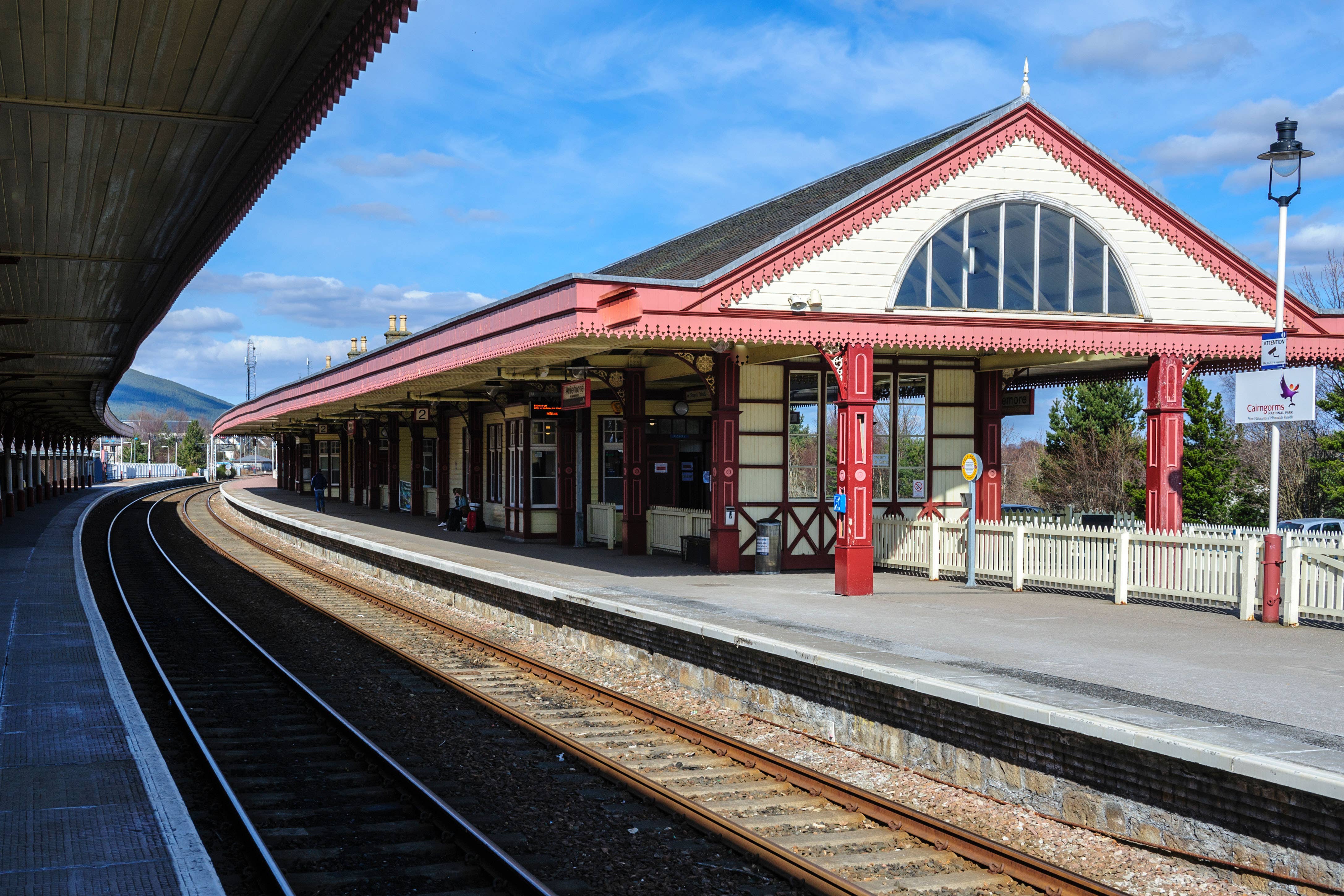 Two people in hospital after trains collide at Aviemore station - Vimarsana News