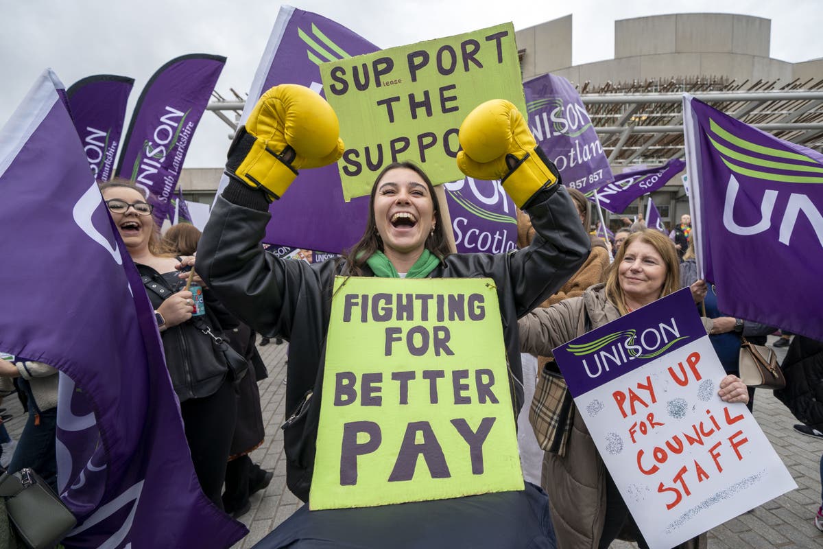 First Minister urges union to listen to members over school support staff strike