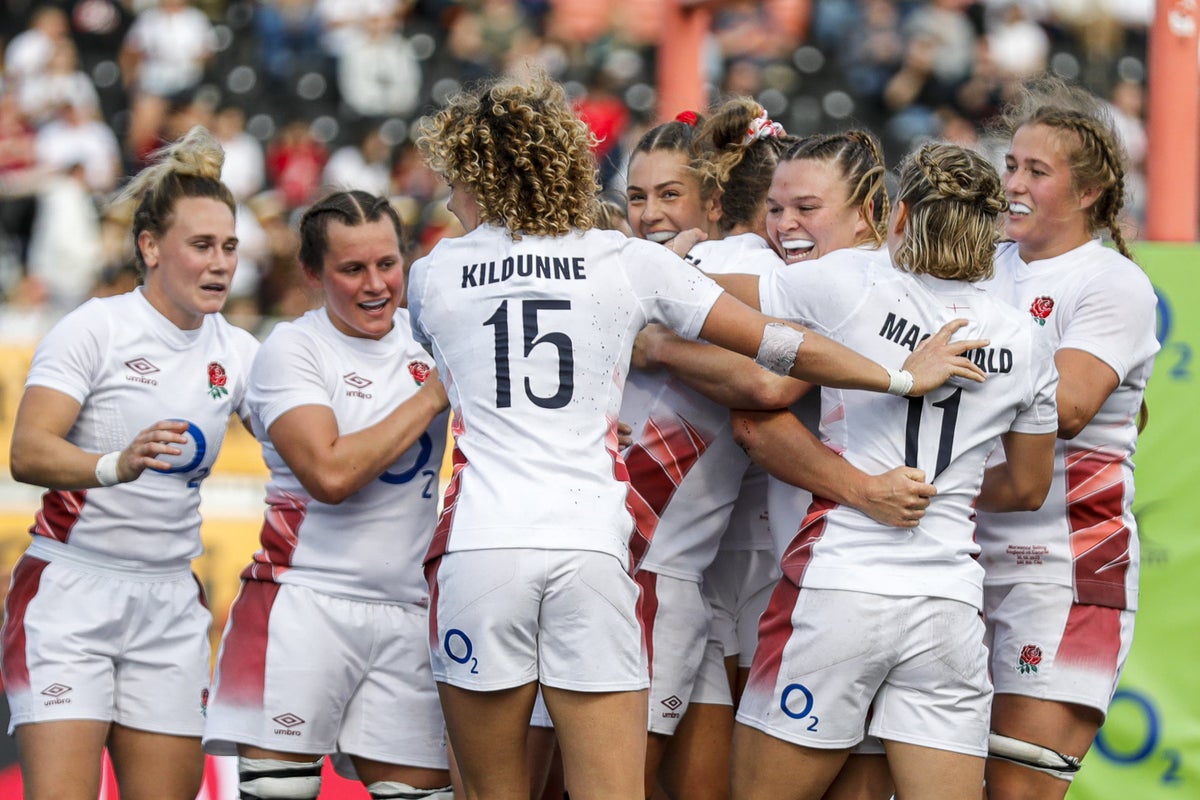 England battle to victory over 14-player Canada
