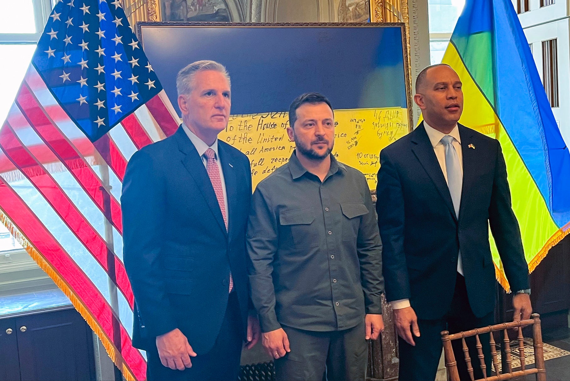 <p>Ukrainian president Volodymyr Zelensky (centre) poses for a photo with House speaker Kevin McCarthy (left) and Hakeem Jeffries at a closed-door meeting with members of Congress on Capitol Hill in Washington</p>