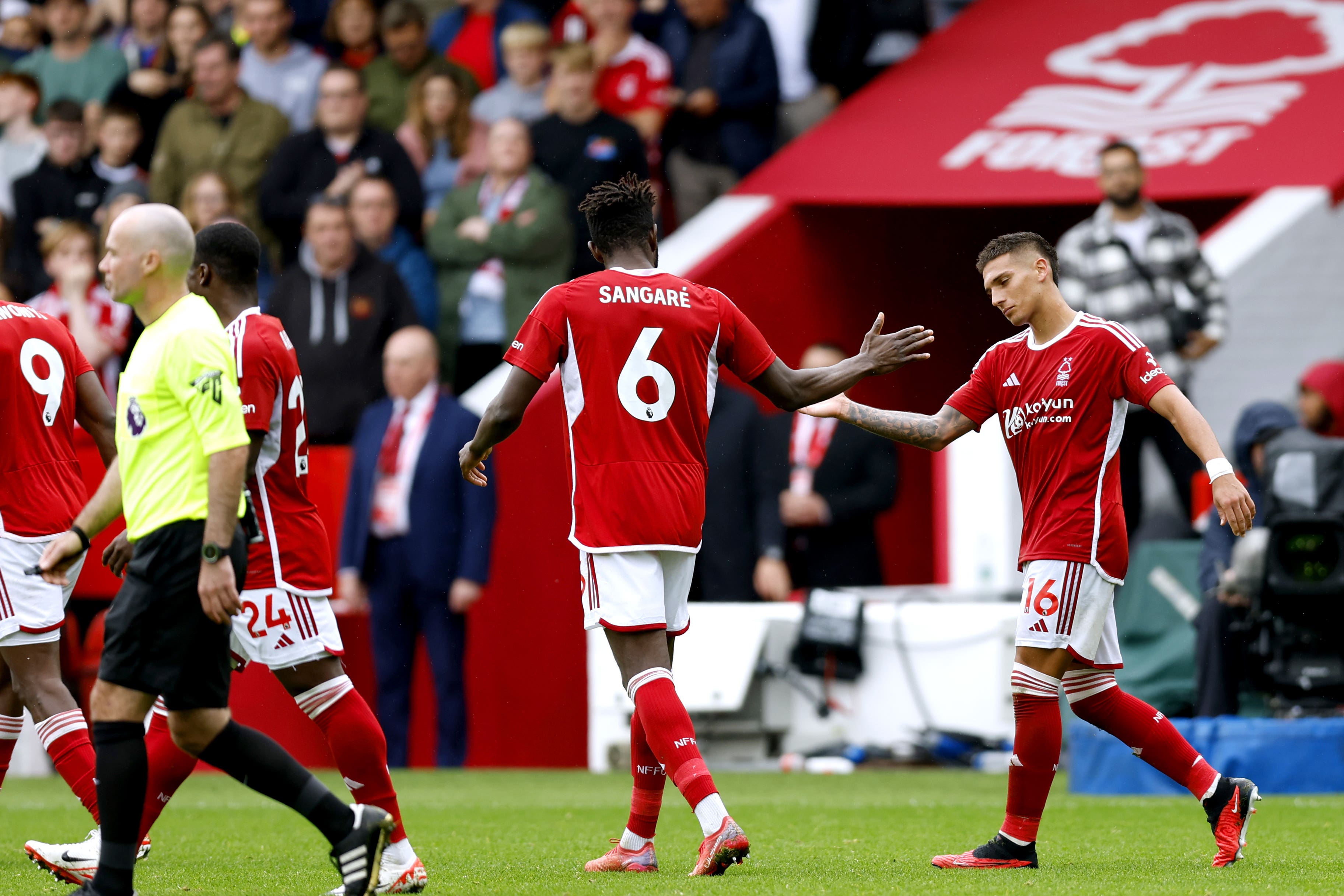 Nicolas Dominguez (right) earnt 10-man Forest a point against Brentford