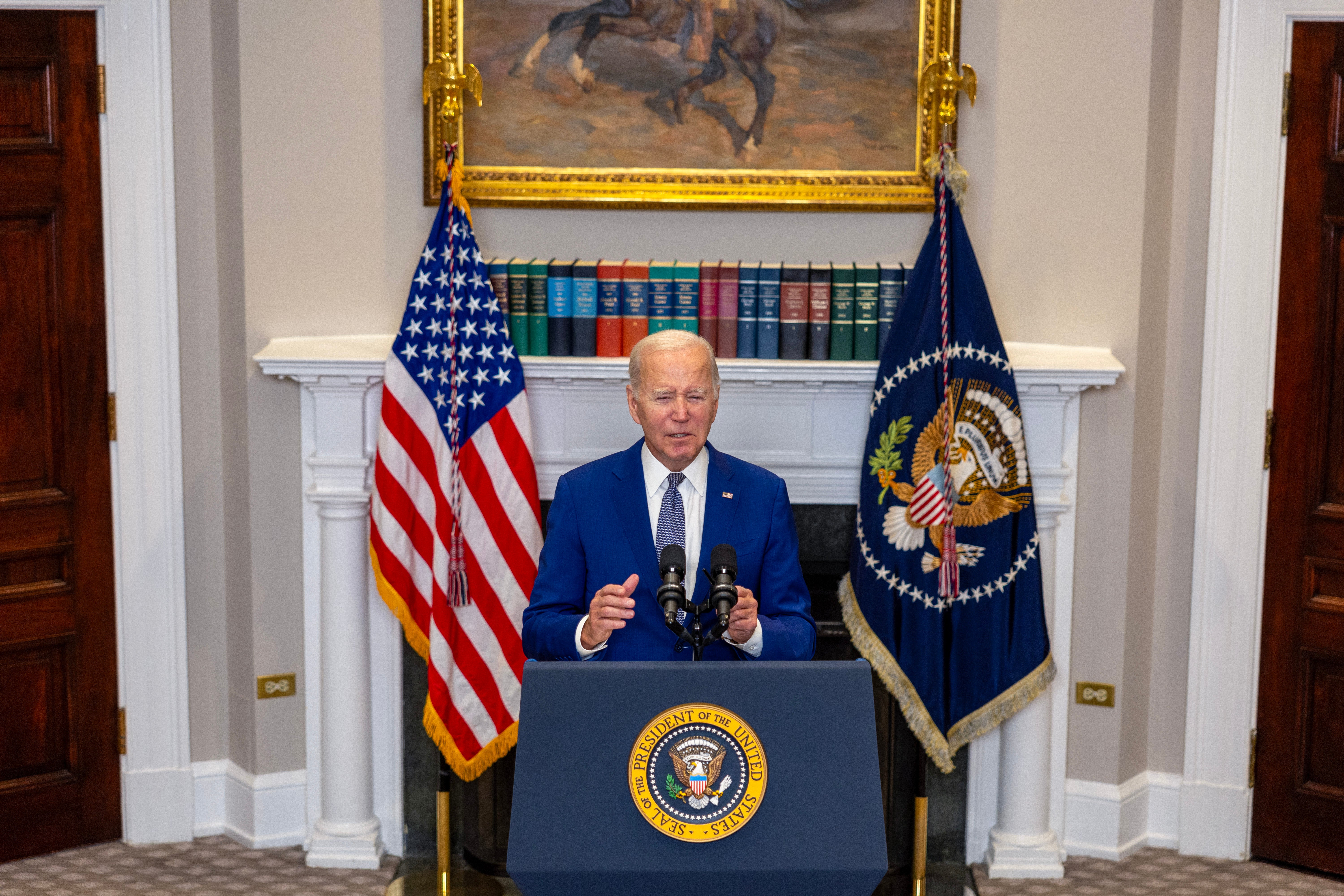 Joe Biden urges Congress to continue aid to Ukraine