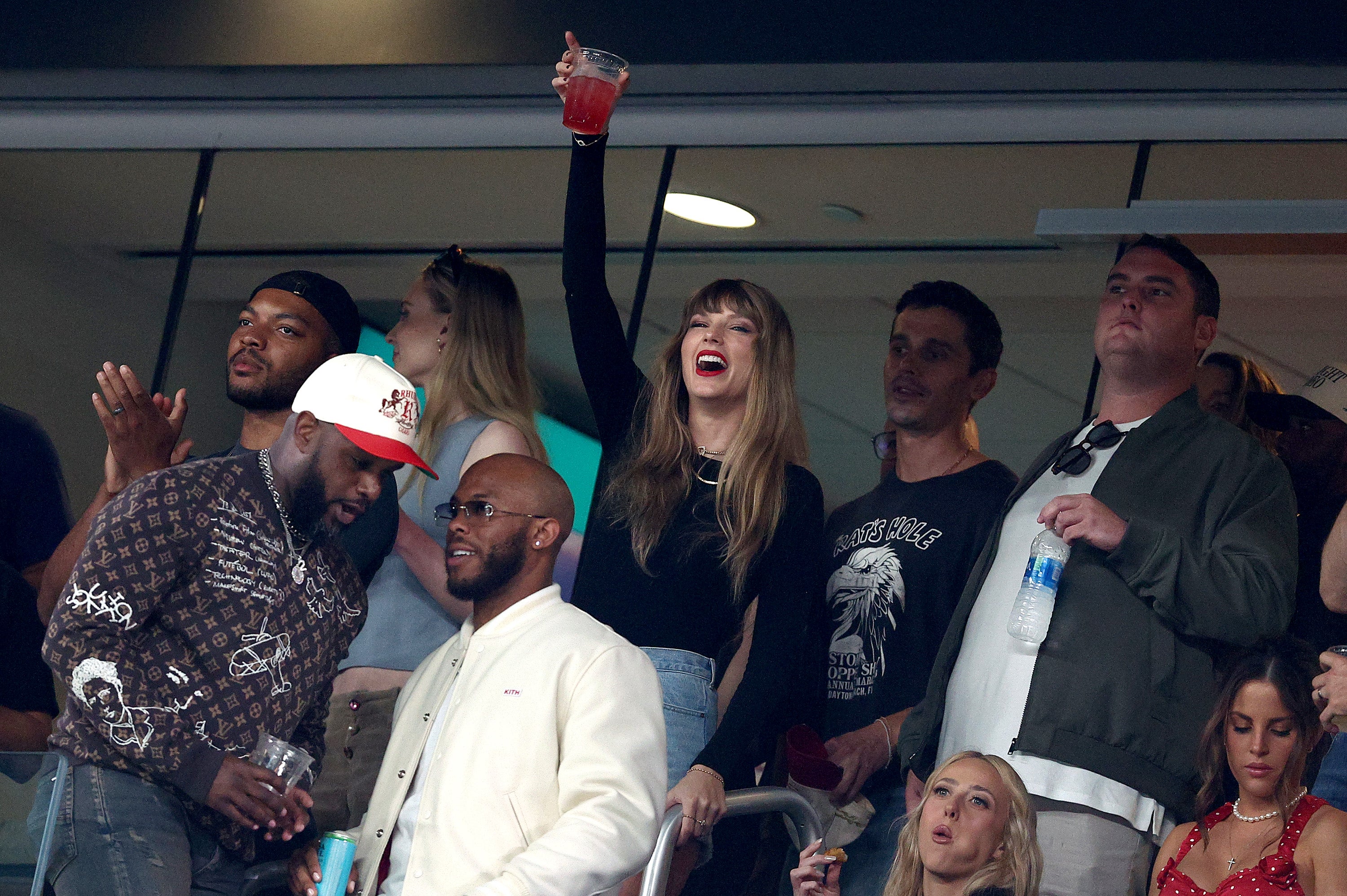 Swift cheered on Kelce’s team from the stands