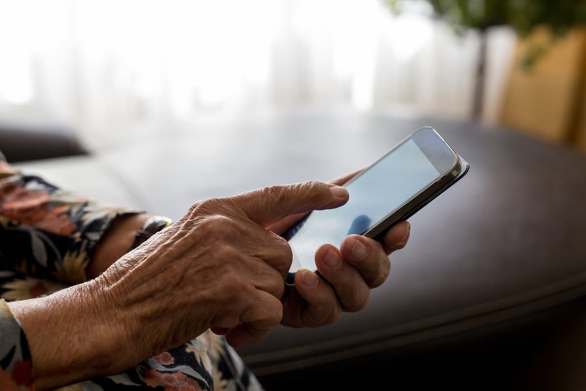 Adults over 65 admit they're baffled by digital terms including 'smartphone' - Vimarsana News