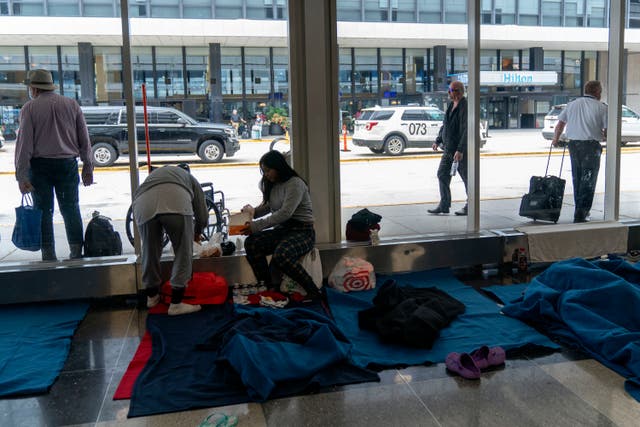 CHICAGO-MIGRANTES-AEROPUERTOS