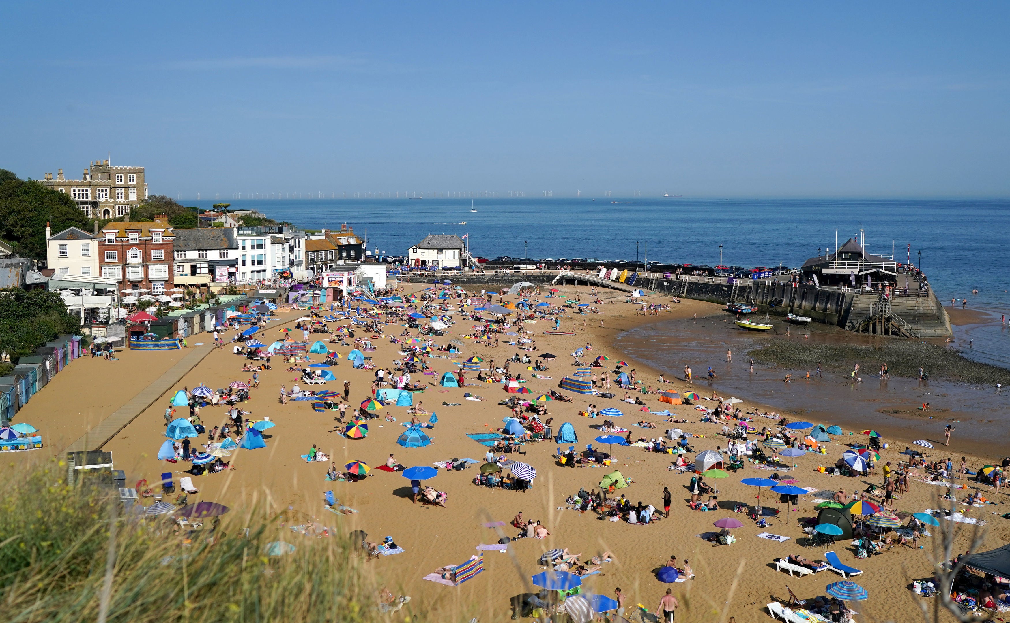 The south and south east of England will experience the hottest temperatures rising to 26C in parts on Sunday