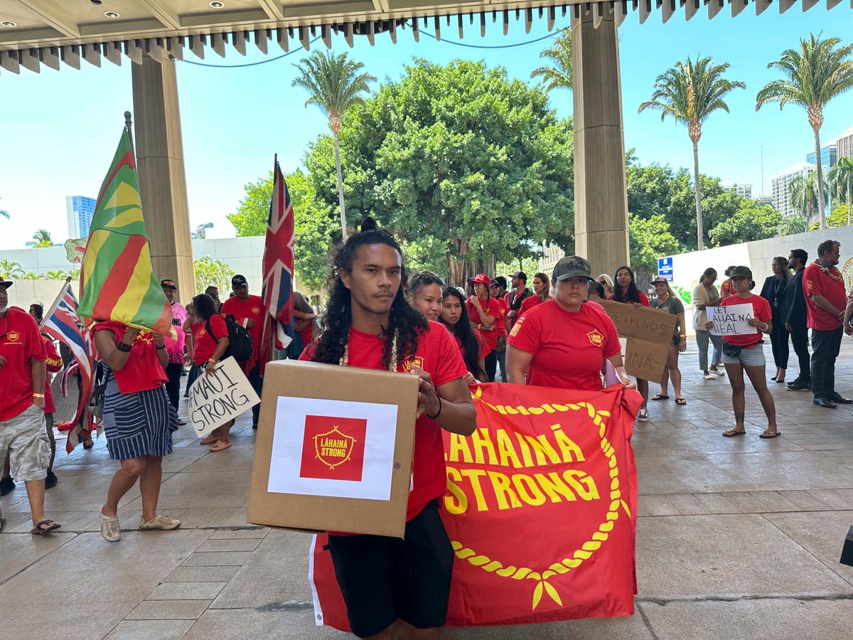 Lahaina residents deliver petition asking Hawaii governor to delay tourism reopening