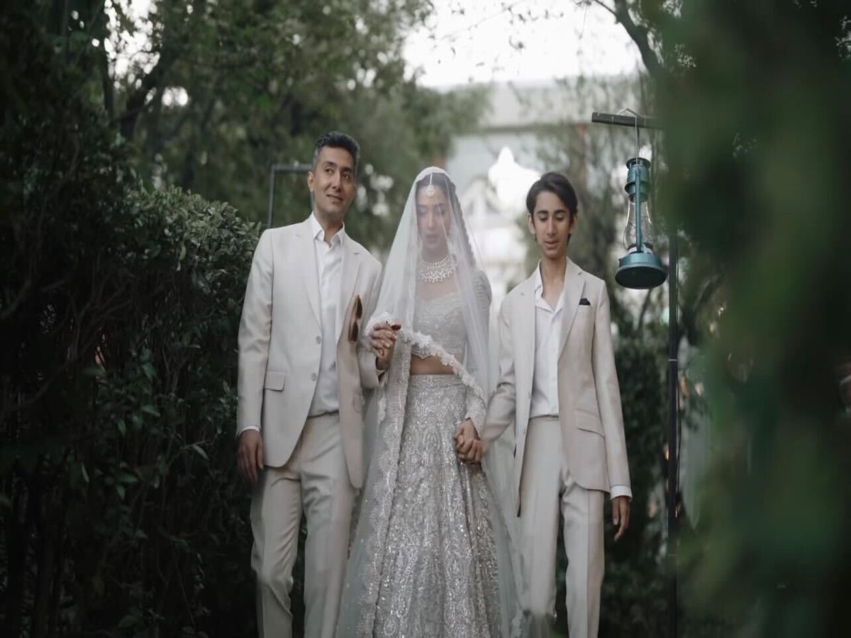 1200px x 900px - Pakistani actress Mahira Khan shares regal wedding photos as son walks her  down the aisle | The Independent