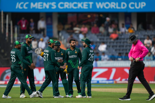 <p>Pakistan’s Shadab Khan celebrates the wicket of Australia’s Glenn Maxwell during the ICC Cricket World Cup warmup match between Pakistan and Australia in Hyderabad</p>