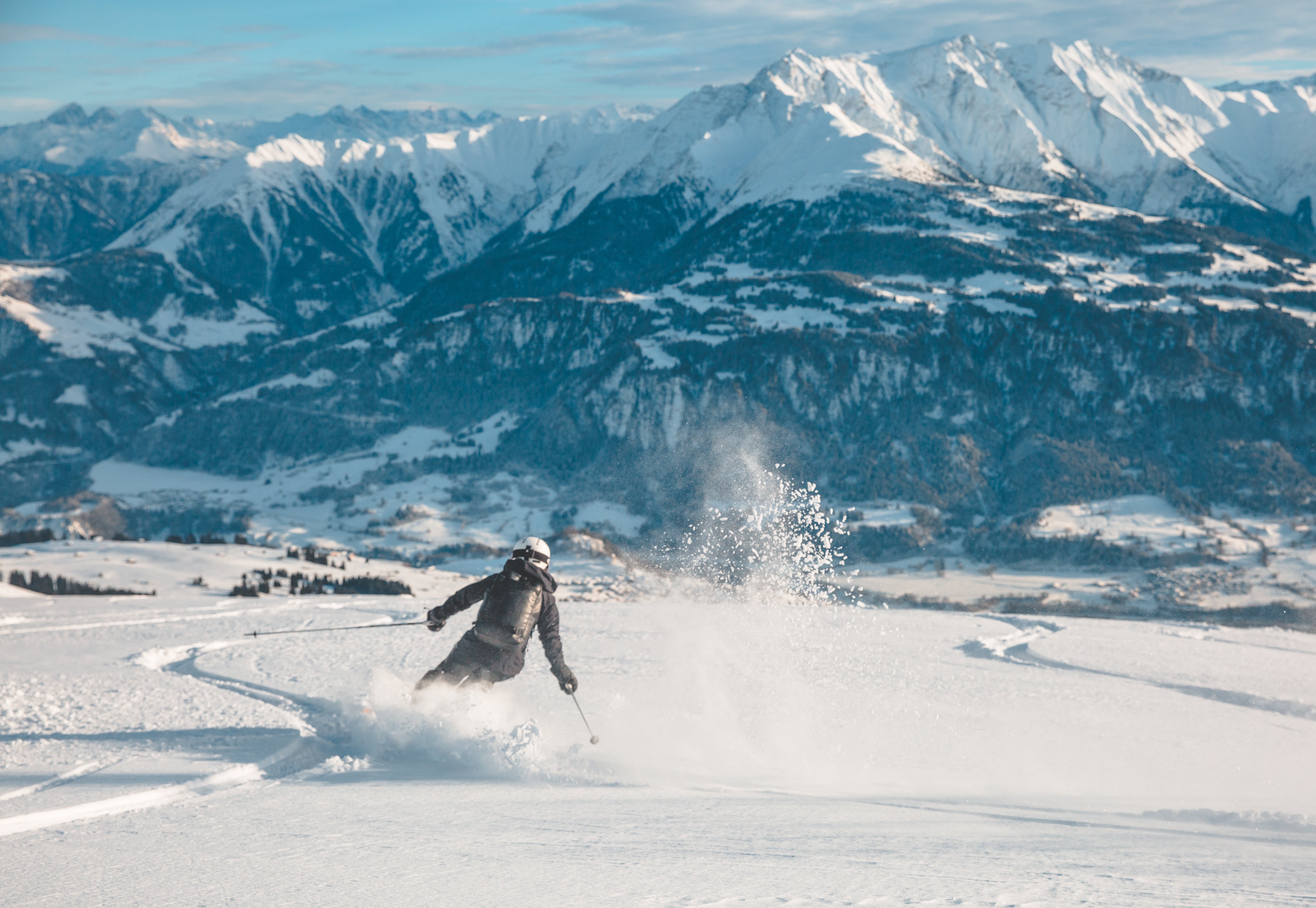 Find the freedom to explore the slopes during a singles ski holiday
