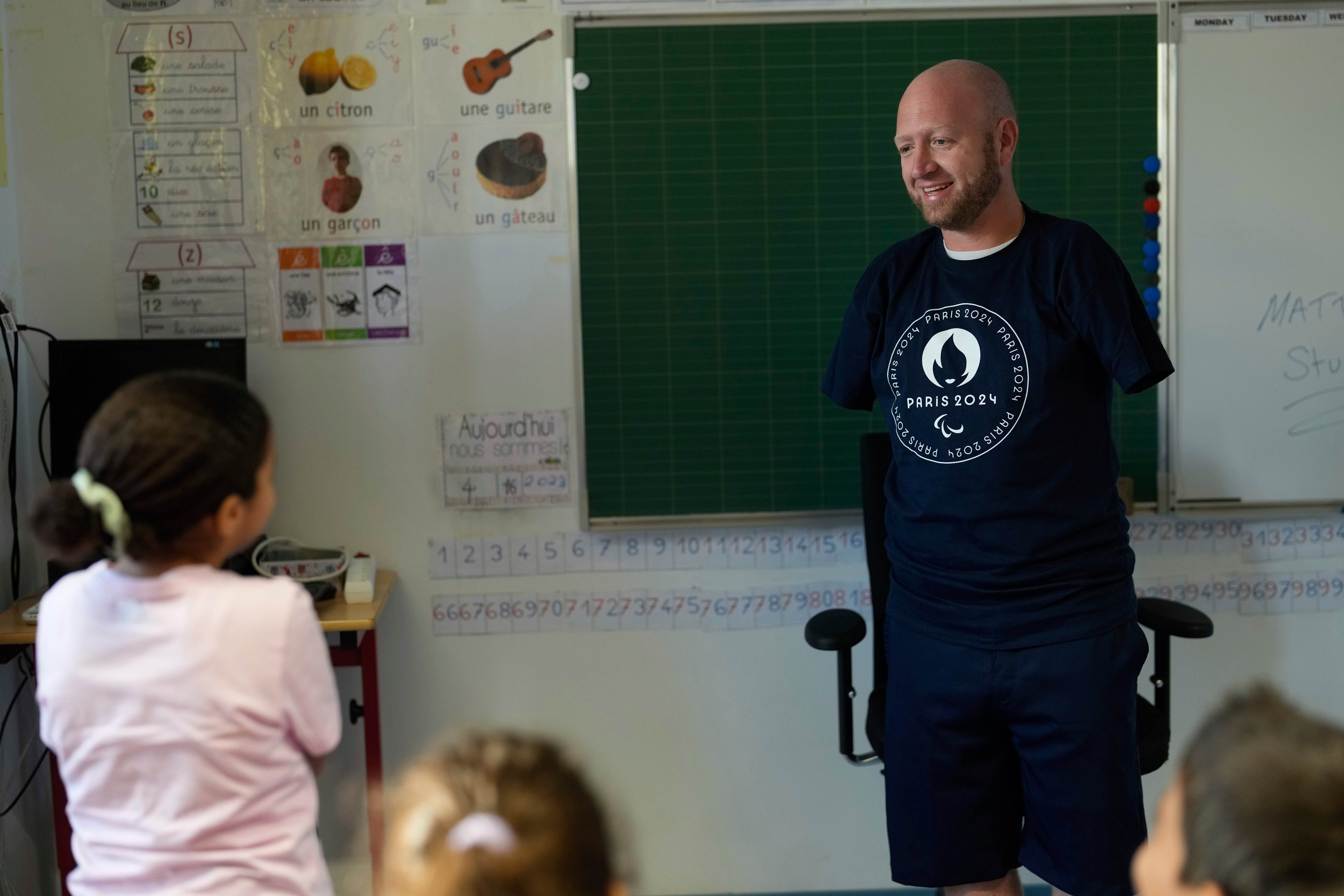 OLY Paris 2024 Armless Archer