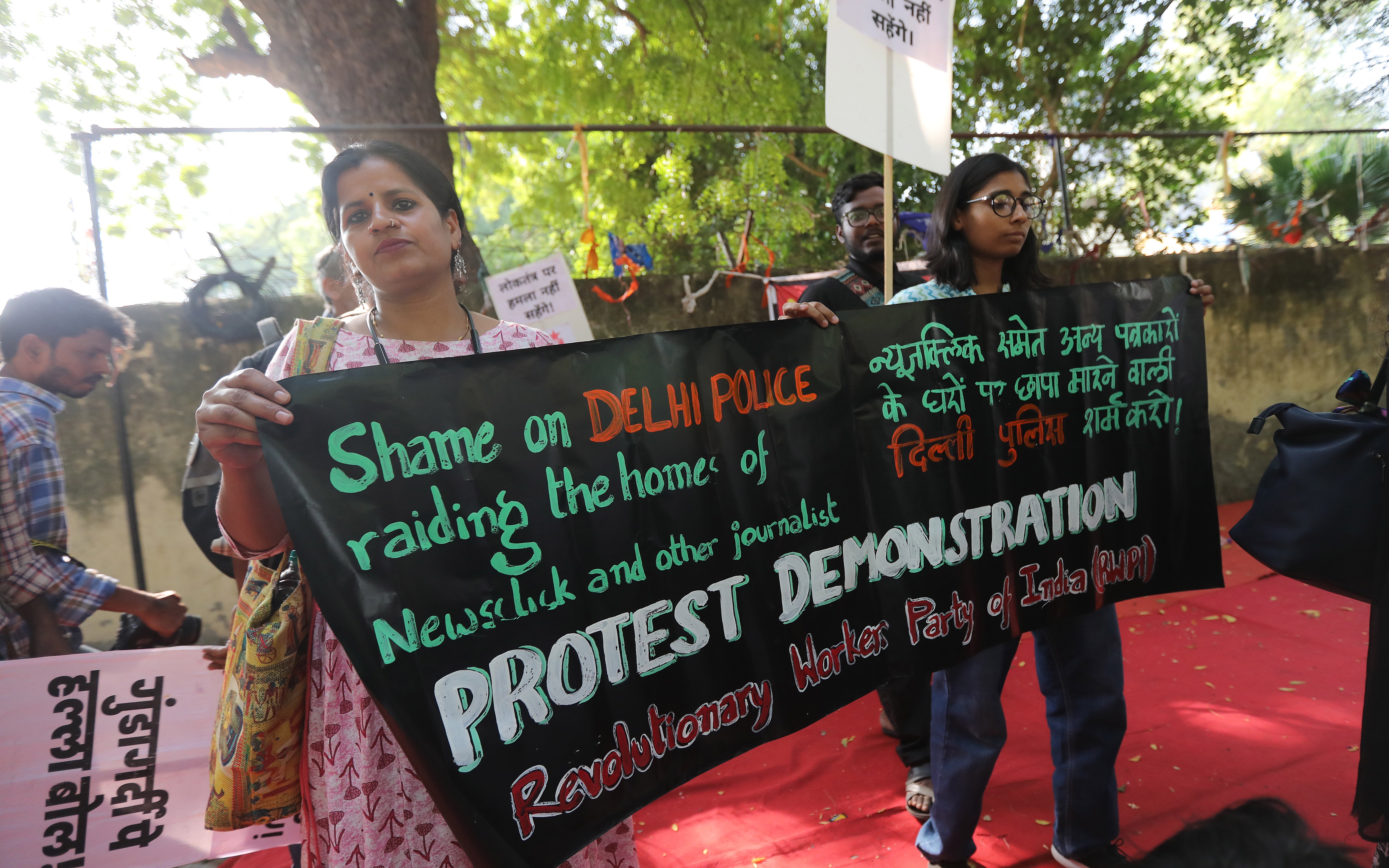 Student activists and activists of various left organisations hold placards and shout slogans during a protest against the arrest of NewsClick journalists in Delhi